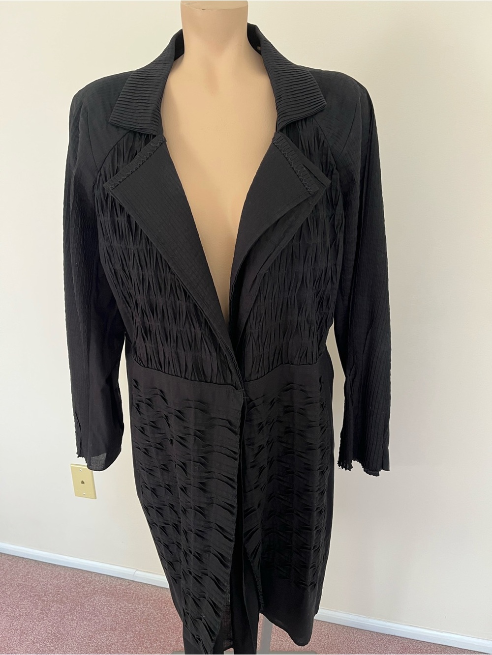 Elie Tahari Black Texture Light  Coat Size  XL